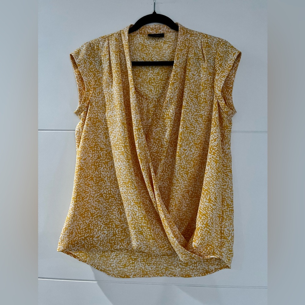 Halogen Yellow and White Patterned Blouse, Women’s M Short Sleeve Polyester Top